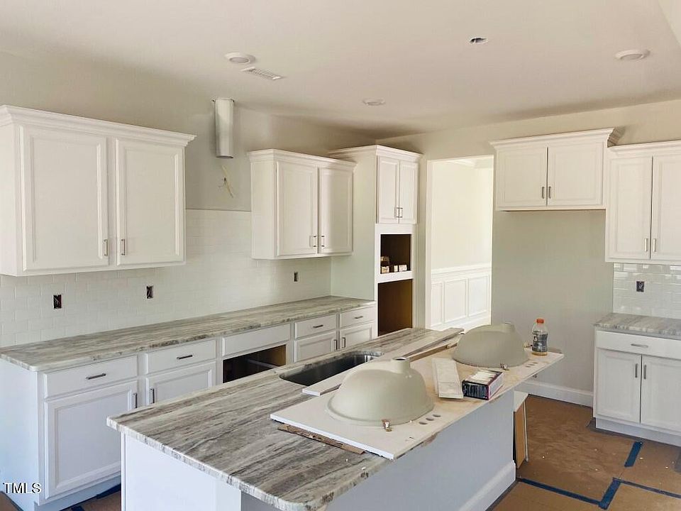2nd image of 816 Putney Hill Rd