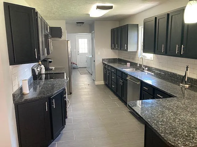 598 Cedar St — Photo 5