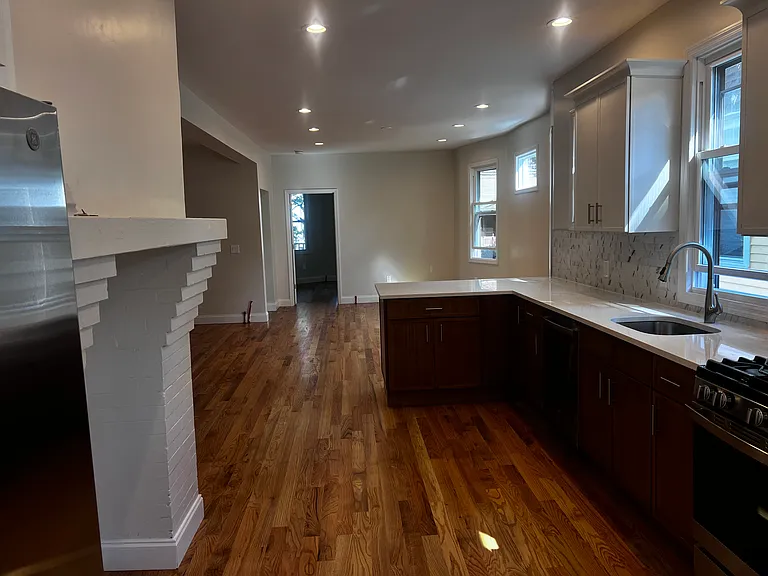 309 Academy St #2 — Photo 4