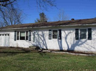 724 Sunset Rd SW, Clay City, IL 62824