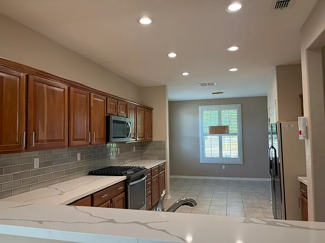 3 bed, 1777 sqft, $2,900 — Photo 2