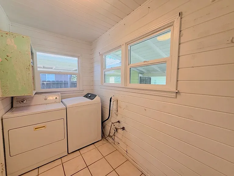 3021 Oleander Ave — Photo 9