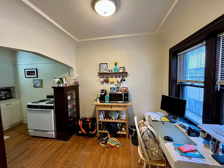 4468 N Oakland Ave — Photo 4