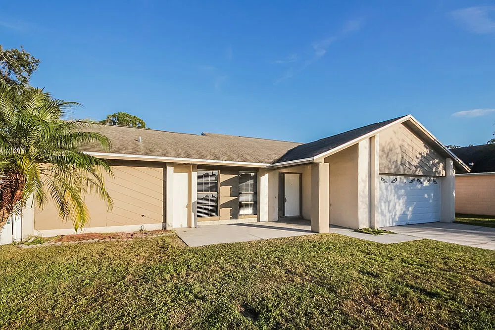 4 bed, 2.0 bath, 1665 sqft, $4,580 — Photo 3