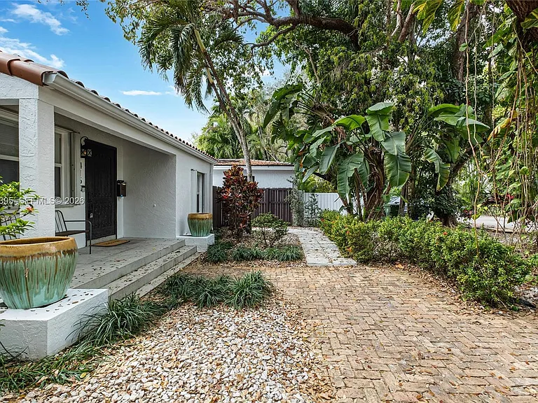 4150 Ventura Ave — Photo 2