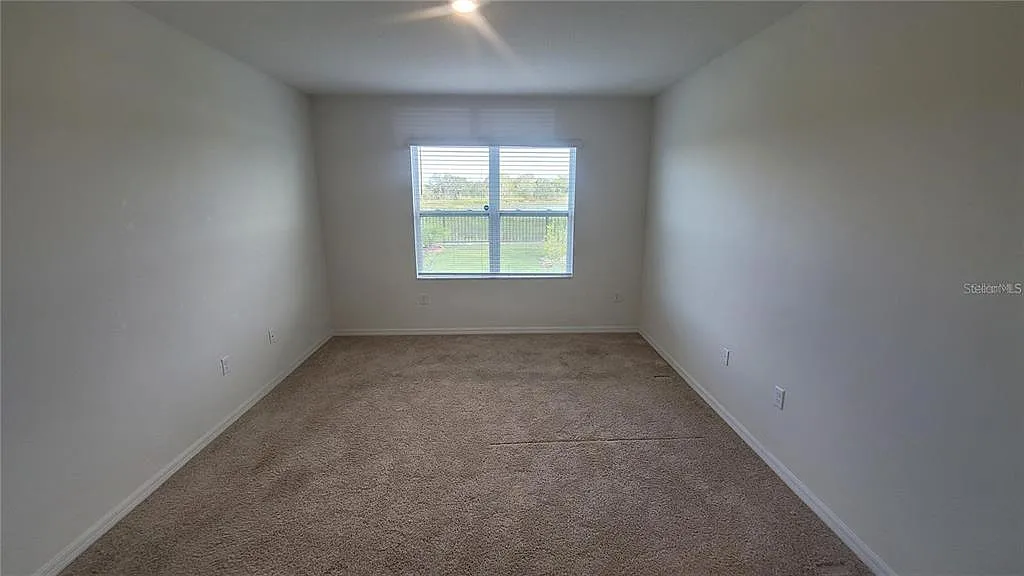 4 bed, 2.0 bath, 1867 sqft, $2,600 — Photo 3