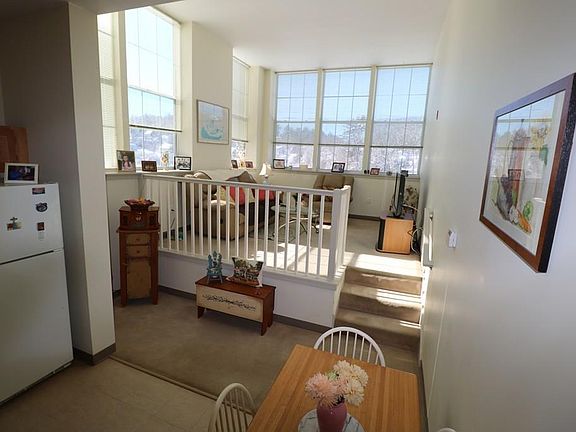 4th image of 24 Cobblestone Ln Unit 304