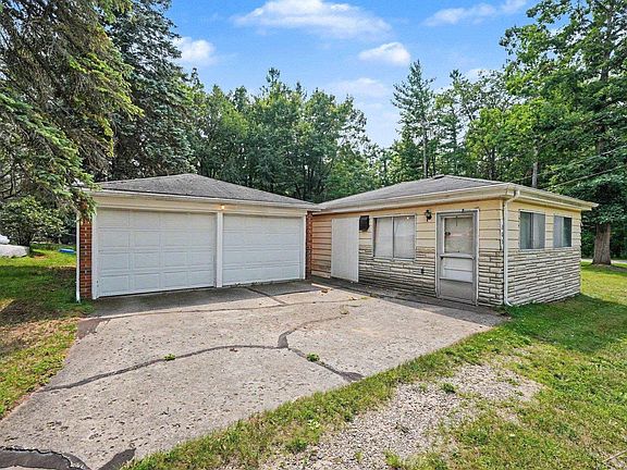 2nd image of 403 Apple Blossom Ave