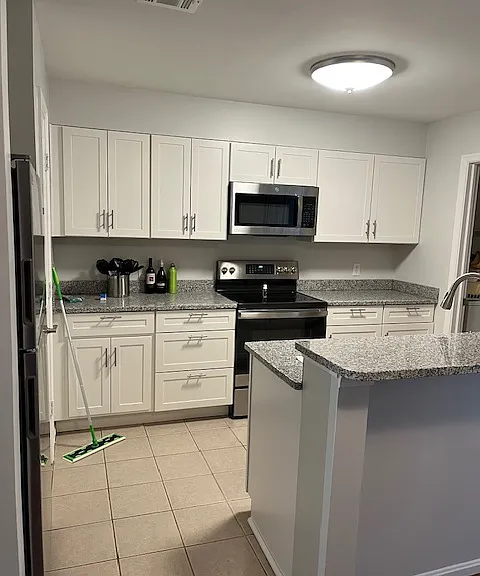 305 Peters Way #305 — Photo 3