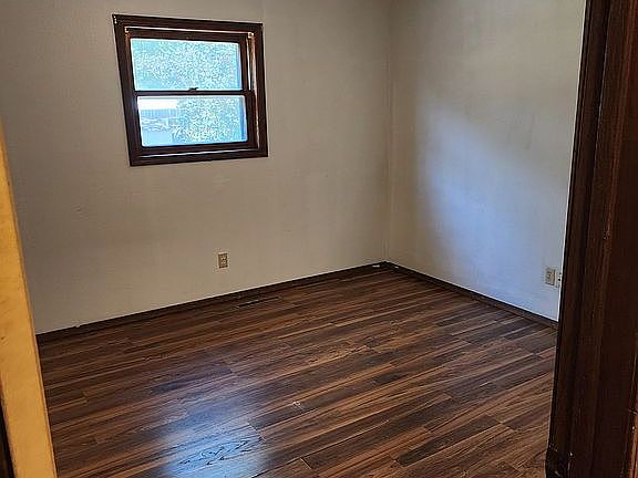 4th image of 1313 Summit St