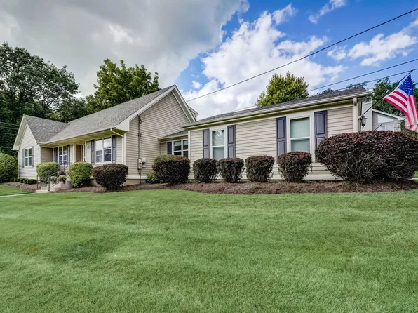 443 Barrington Ave, Dundee, IL 60118