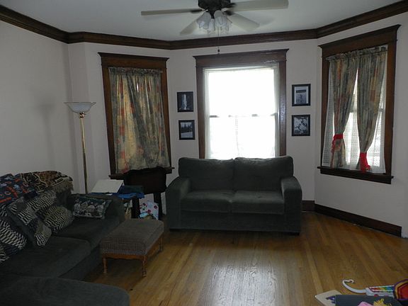 2nd image of 5549 W Giddings St