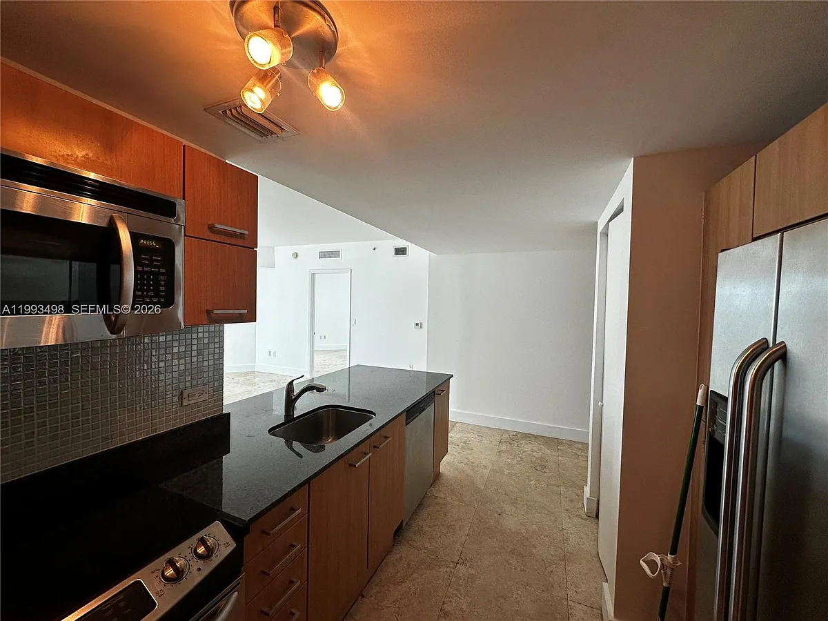Building Photo - 350 S Miami Ave #1704