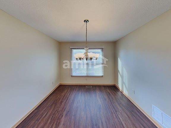 5th image of 395 Belfair Dr