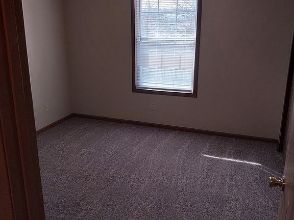 5th image of 714 Cedar Dr APT D