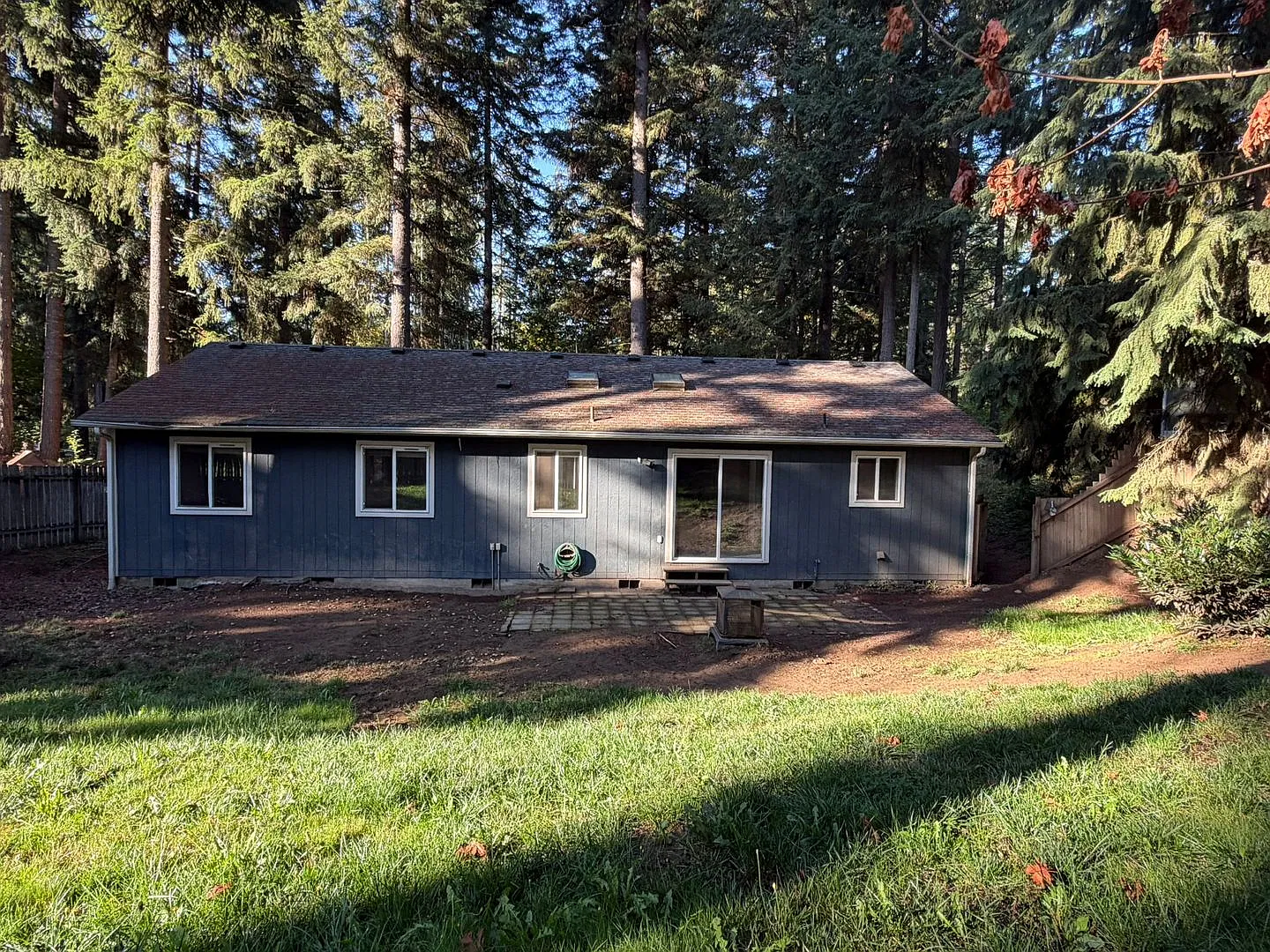 3 Bedroom 1 Bath 1 Car Garage Fenced in Back Yard — Photo 4