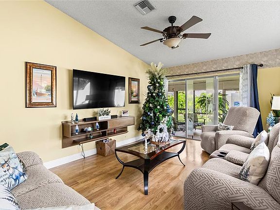 3rd image of 7464 Pinewalk Dr S