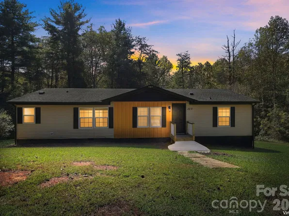 323 Dogwood Rd, Candler, NC 28715