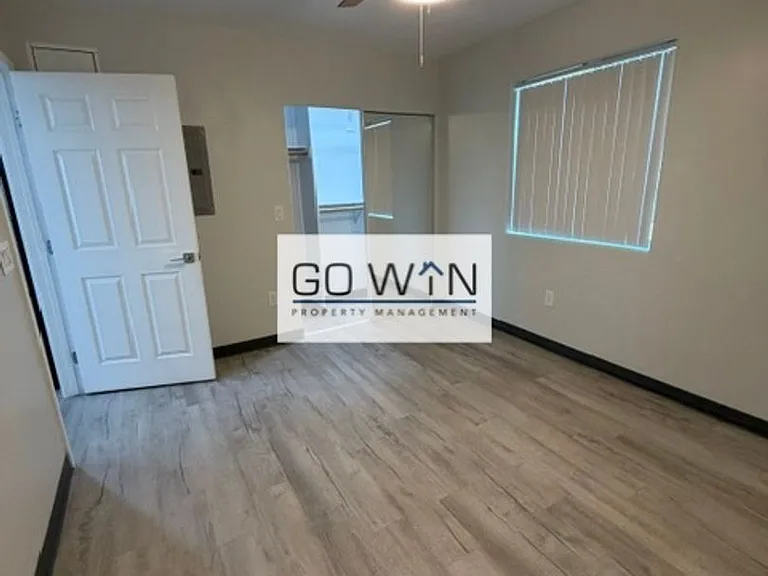 23 E Illini St — Photo 9