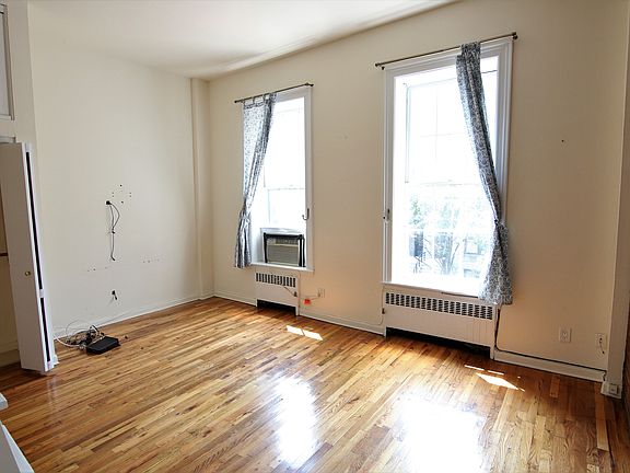 3rd image of 51 W 84th St APT 5