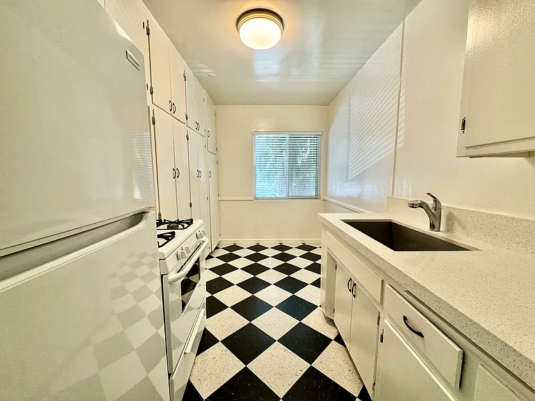 1311 N Fairfax Ave #1 — Photo 14