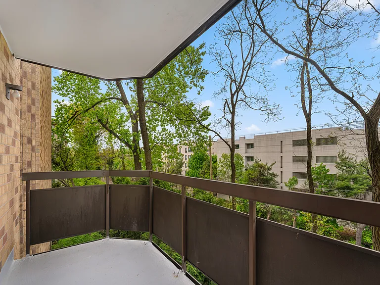 141 Great Neck Rd #2G — Photo 34