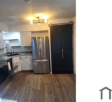 3rd image of 1104 Charleston Blvd