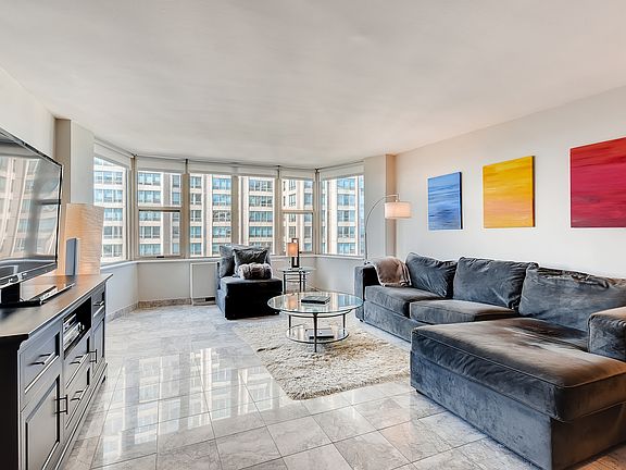 2nd image of 525 W Hawthorne Pl APT 1606