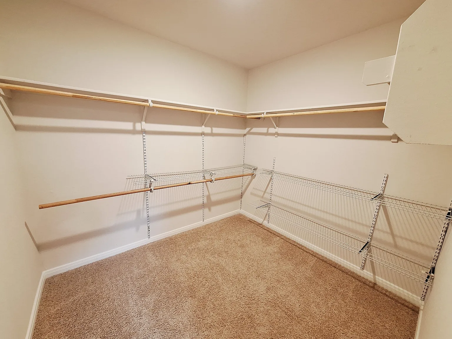 1327 Camden Lane - 1 — Photo 2