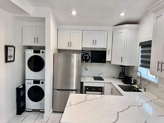 2nd image of 7013 Bellaire Ave