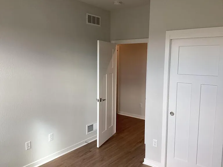 N161W21803 Daisy Dr — Photo 13