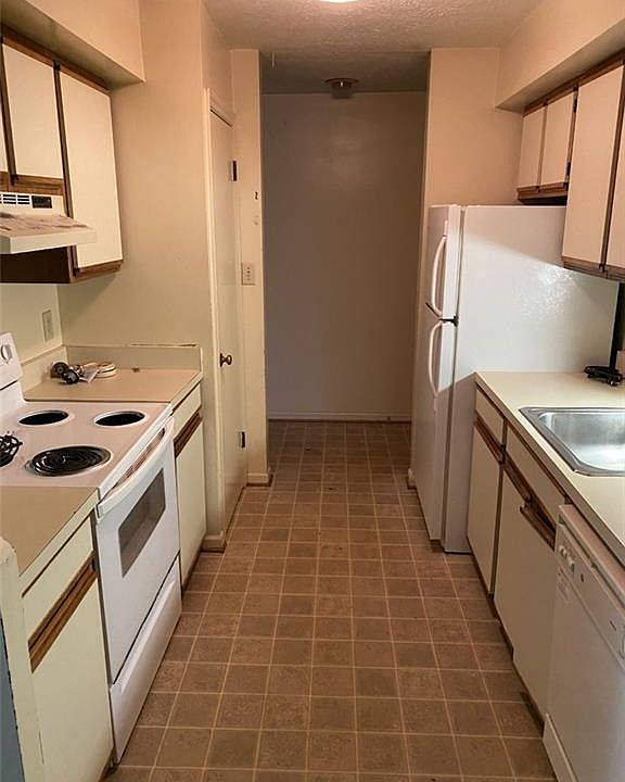 1st image of 4003 Governors Sq #10