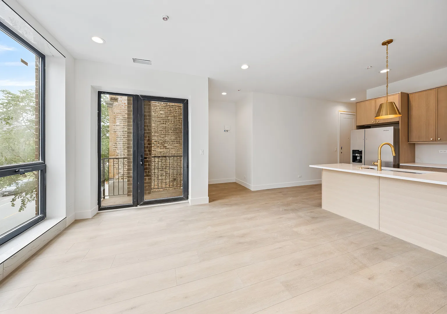 5 bed, 2070 sqft, $5,500 — Photo 4