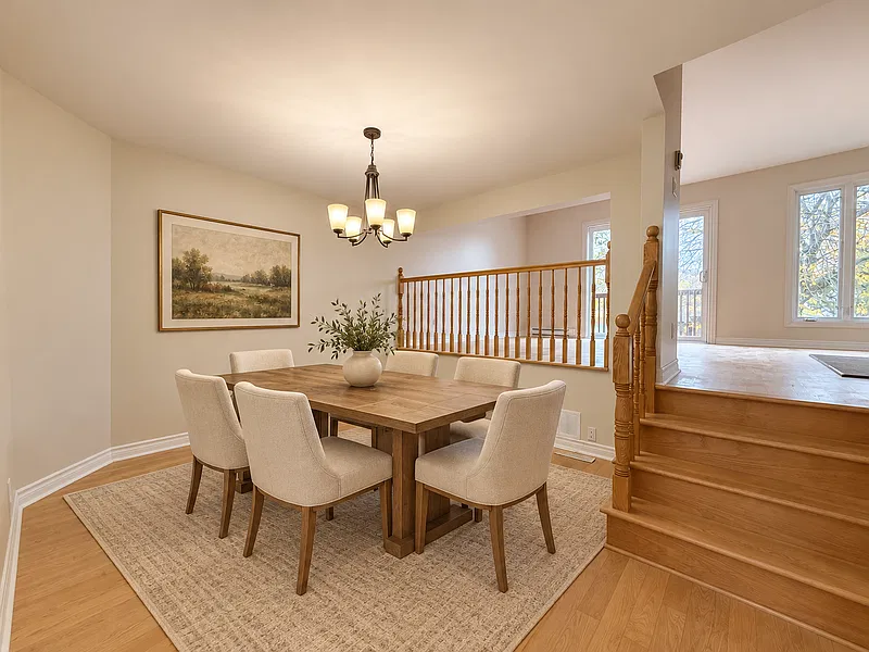 648 Brome Crescent — Photo 2