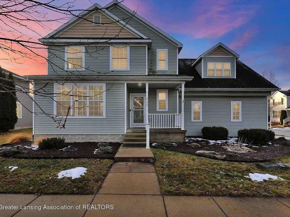 1st image of 695 Phoebe Ln