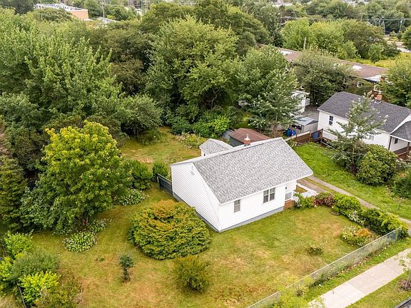 3rd image of 8 Brule St