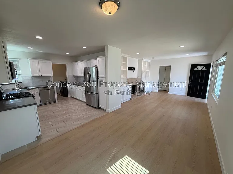 1214 E Cartagena St — Photo 16