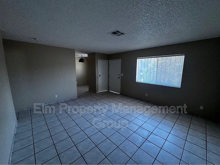 8 Britz Cir #C — Photo 2
