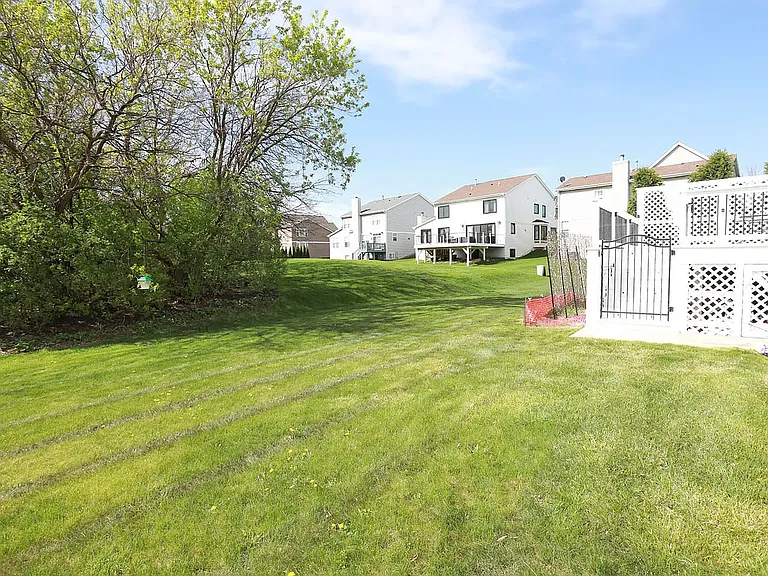 829 Clover Ridge Ln — Photo 38