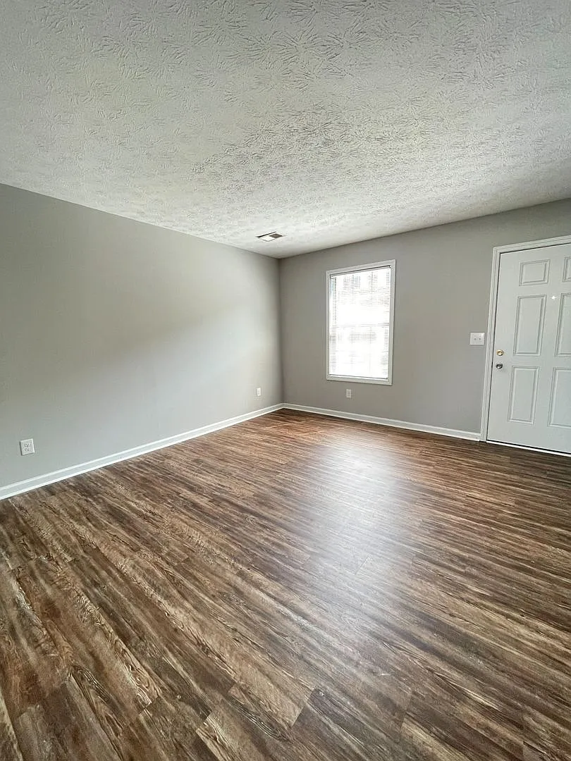 425 Garden City Dr. — Photo 4