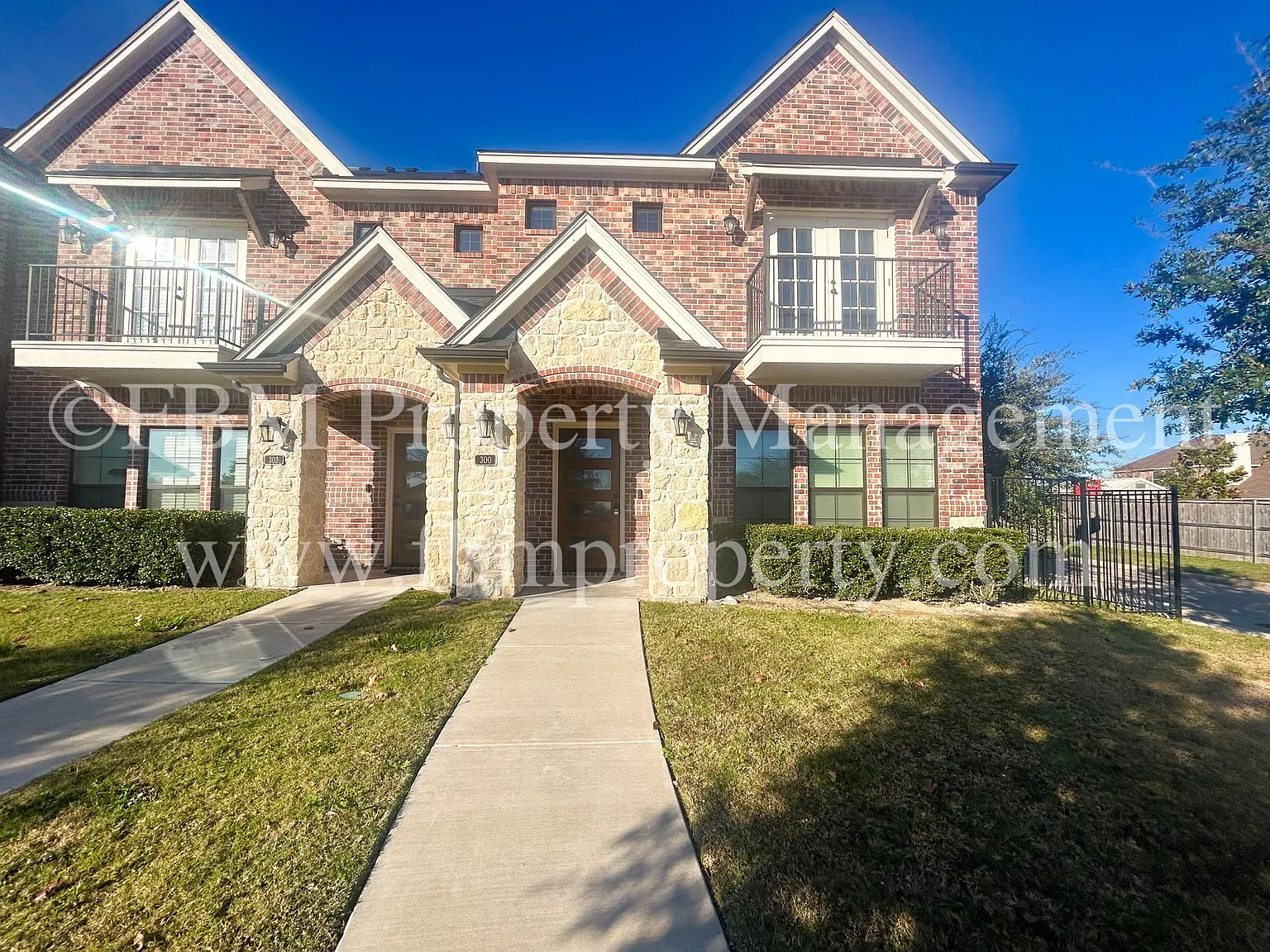 306 Brothers Blvd - Beautiful 3 Bedroom, 2.5 Bathroom Townhome in Red Oak, TX! — Photo 2