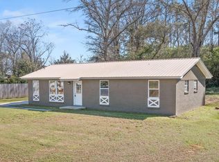 1037 Payne St, Graceville, FL 32440