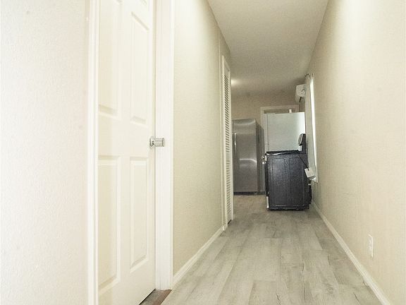 4th image of 917 W Felix St