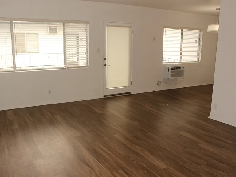 1405 Amherst Ave #208 — Photo 4
