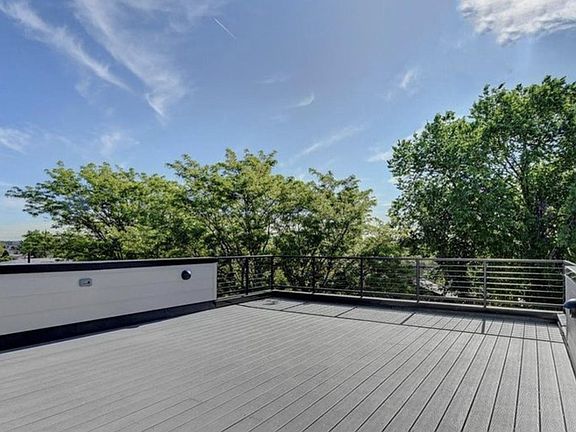 Expansive rooftop!