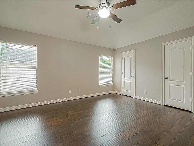 5910 Misty Island Ct — Photo 32