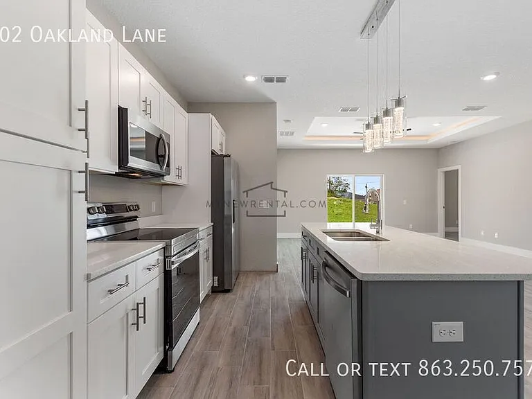 402 Oakland Ln — Photo 16