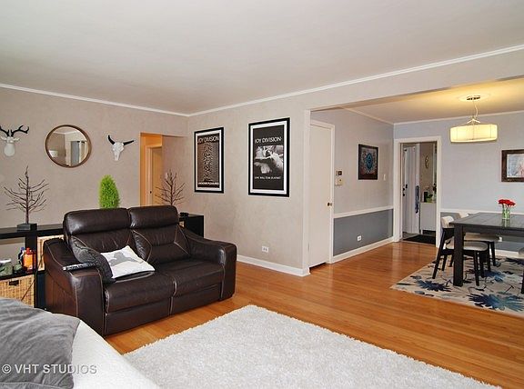 3rd image of 1120 N Oak Park Ave