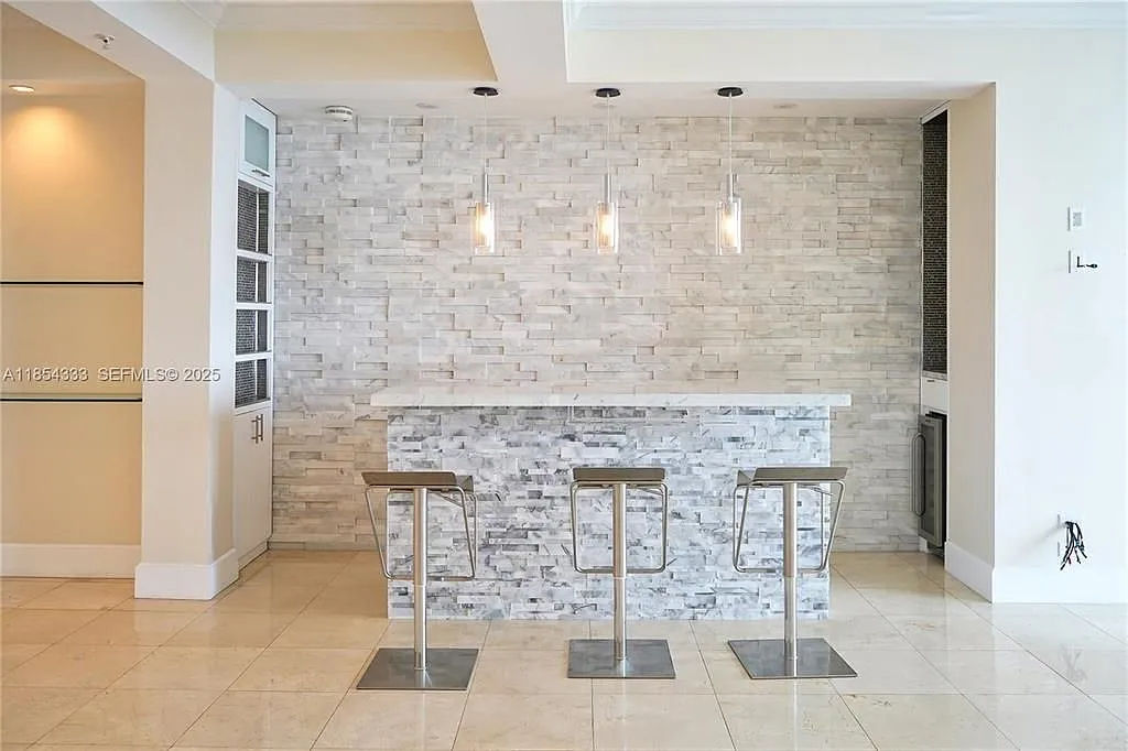 2 bed, 2.0 bath, 1763 sqft, $8,500 — Photo 4