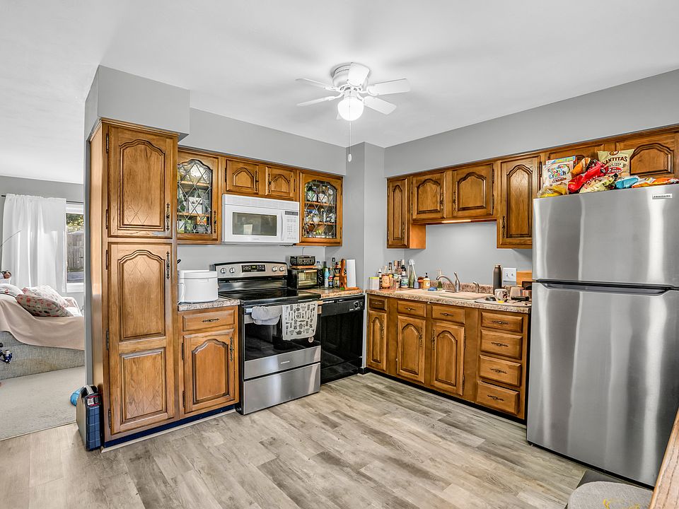 2nd image of 804 W Walnut Dr